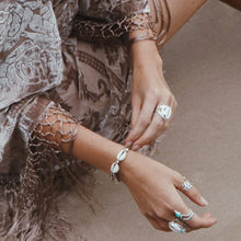 Load image into Gallery viewer, Golden Bracelet Fashion World
