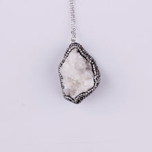 Load image into Gallery viewer, Druzy Quartz Necklace