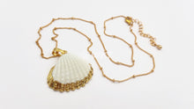 Load image into Gallery viewer, Gold Dipped Scallop Shells